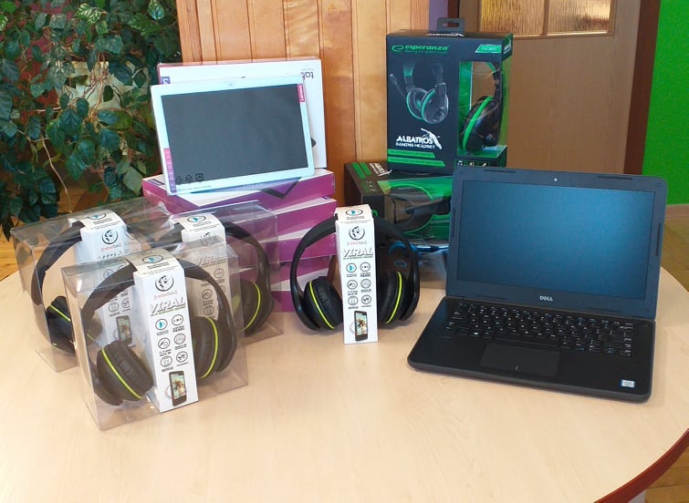 „Zdalna szkoła+” to kolejny po „Zdalnej szkole” program w ramach którego dofinansowany jest zakup sprzętu – komputerów i laptopów – ale i oprogramowania czy mobilnego dostępu do internetu, potrzebnych do zdalnych lekcji, który w szczególności skierowany jest dla rodzin wielodzietnych. „Zdalna szkoła+” to kolejny po „Zdalnej szkole” program w ramach którego dofinansowany jest zakup sprzętu – komputerów i laptopów – ale i oprogramowania czy mobilnego dostępu do internetu, potrzebnych do zdalnych lekcji, który w szczególności skierowany jest dla rodzin wielodzietnych.