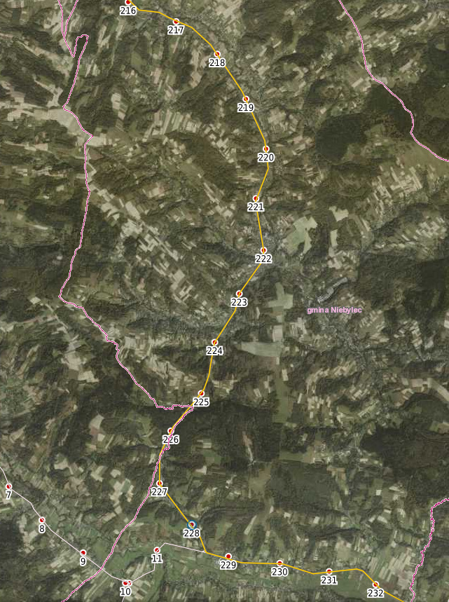 Na podstawie uprzednio zgłoszonych przez nasz Samorząd potrzeb budowy chodników na terenie Gminy Niebylec w opracowanym Planie ochrony zdrowia i życia pieszych i rowerzystów zostały ujęte następujące zadania polegające na budowie chodników: 1) w miejscowości Połomia, Baryczka, Małówka od km 216+750 do km 221+750, 2) w miejscowości Jawornik od km 222+632 do km 224+700, 3) w miejscowości Lutcza od km 228+450 do km 232+780.