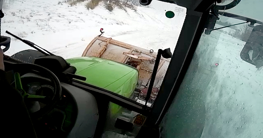 Zdjęcie przedstawiające pojazd odśnieżający