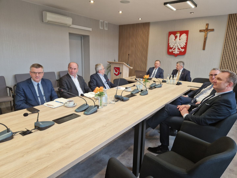 Zdjęcie uczestników posiedzenia Konwentu Samorządów Powiatu Strzyżowskiego  21 lutego 2023 roku