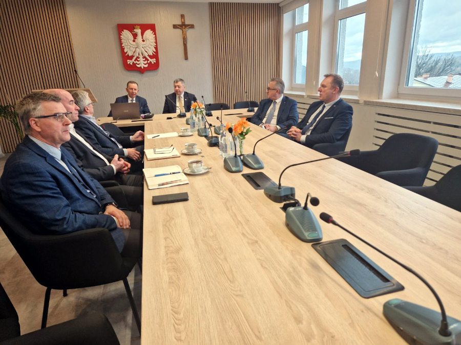 Zdjęcie uczestników posiedzenia Konwentu Samorządów Powiatu Strzyżowskiego 21 lutego 2023 roku