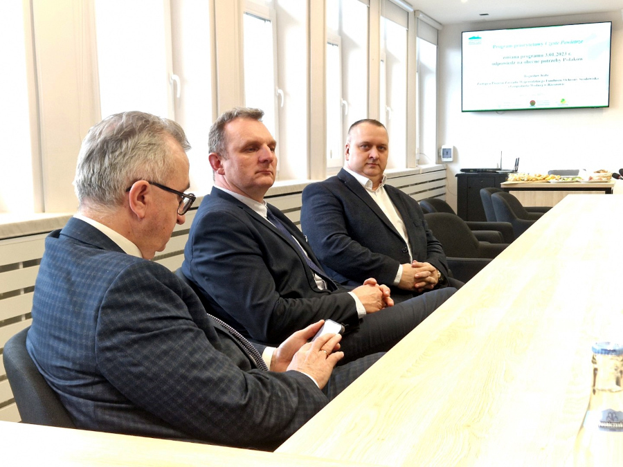 Zdjęcie uczestników posiedzenia Konwentu Samorządów Powiatu Strzyżowskiego 21 lutego 2023 roku