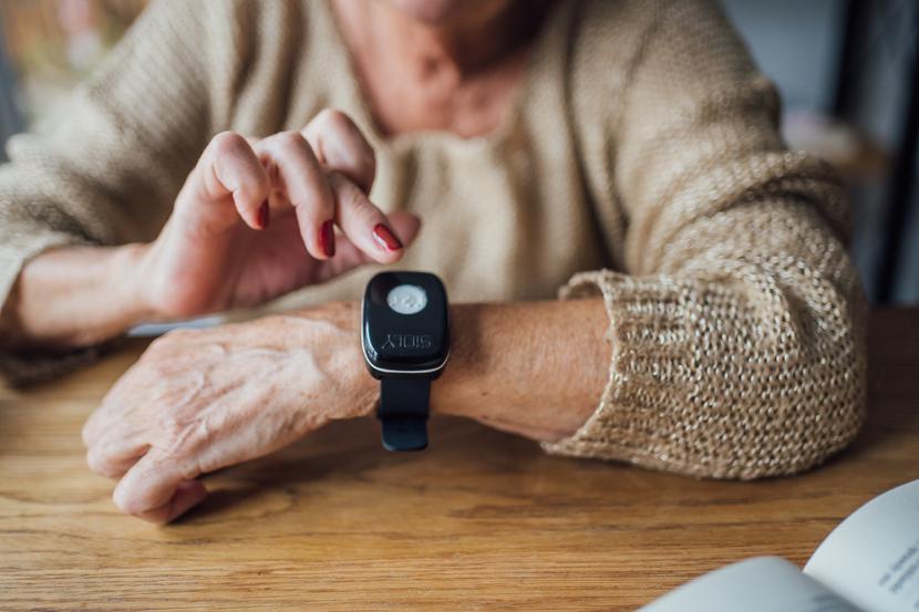 Zdjęcie osoby z opaską bezpieczeństwa