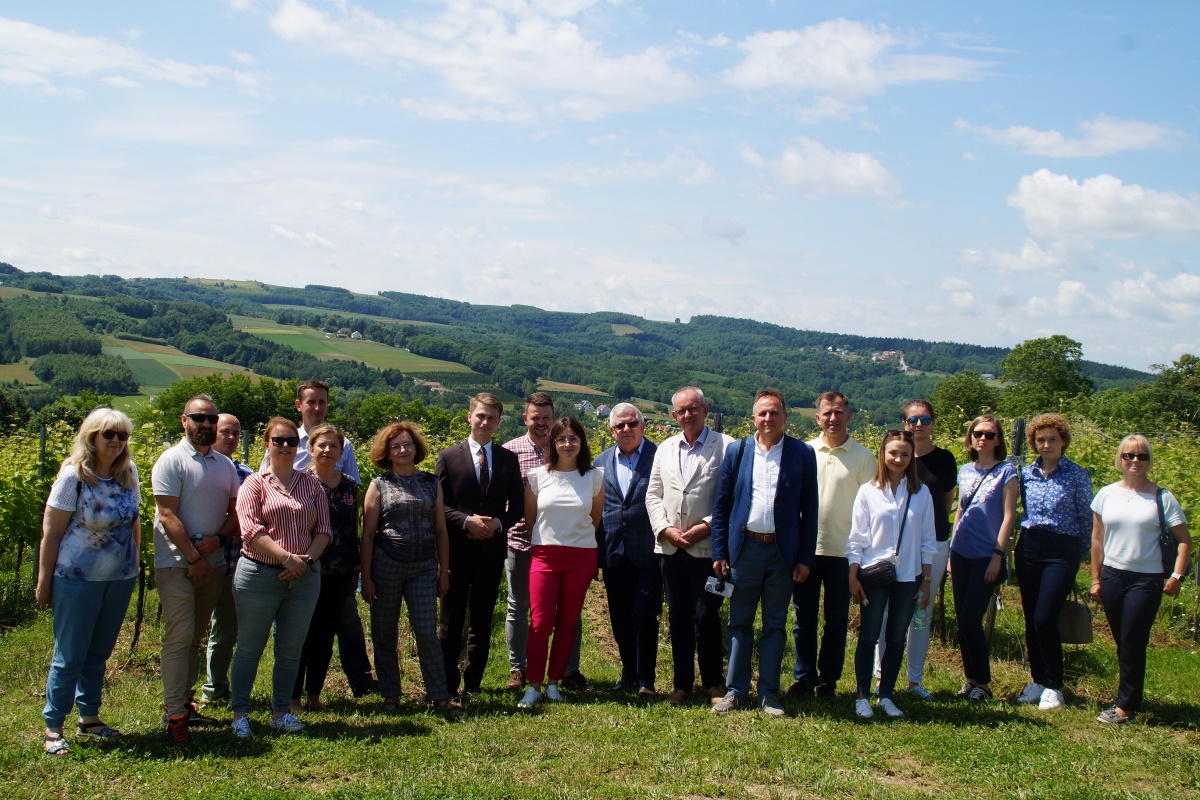 2024 06 spotaknie zespolu enoturystyka 01