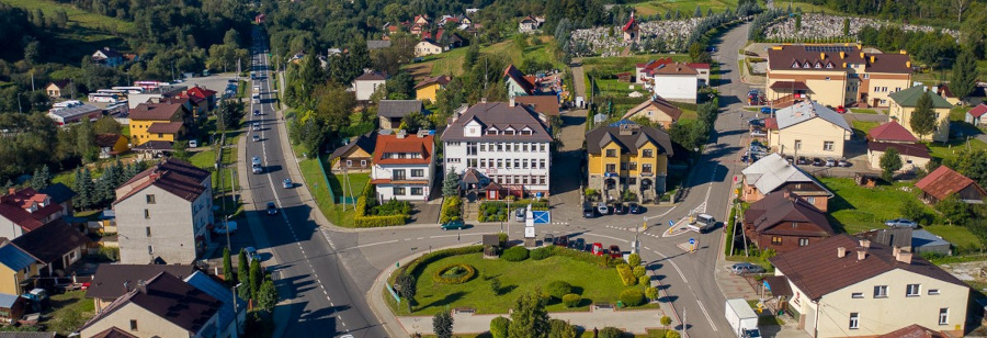 Zdjęcie z widokiem na Urząd Gminy w Niebylcu