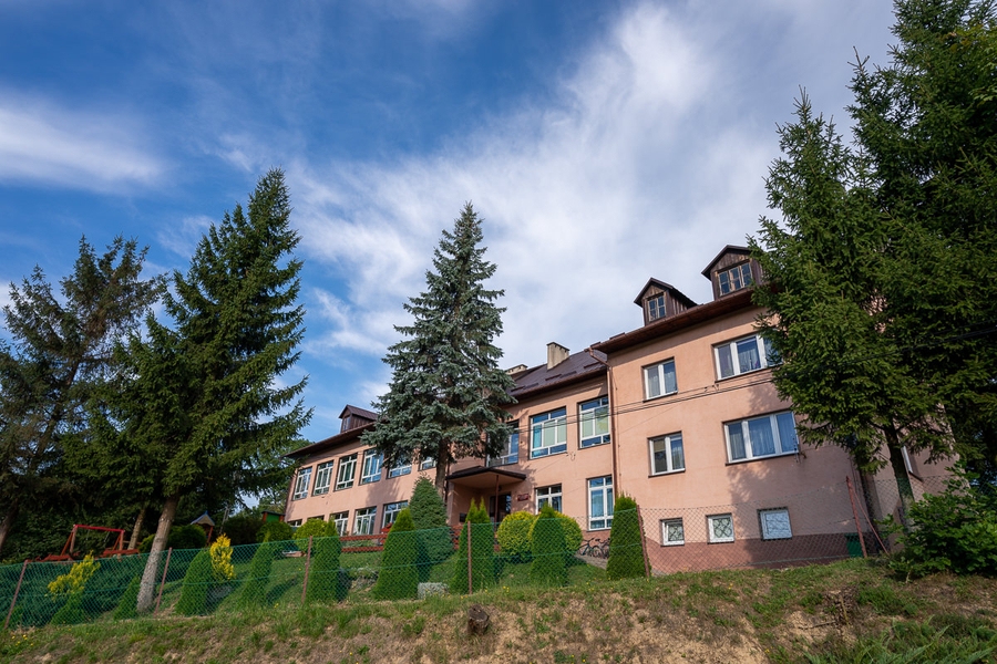 Strona Szkoły Podstawowej im. Krzysztofa Kamila Baczyńskiego w Bliziance - fot. Dawid Mazur