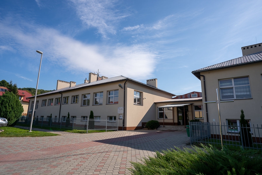 Zdjęcie Zespołu Szkół im. Św. Rodziny w Lutczy - fot. Dawid Mazur